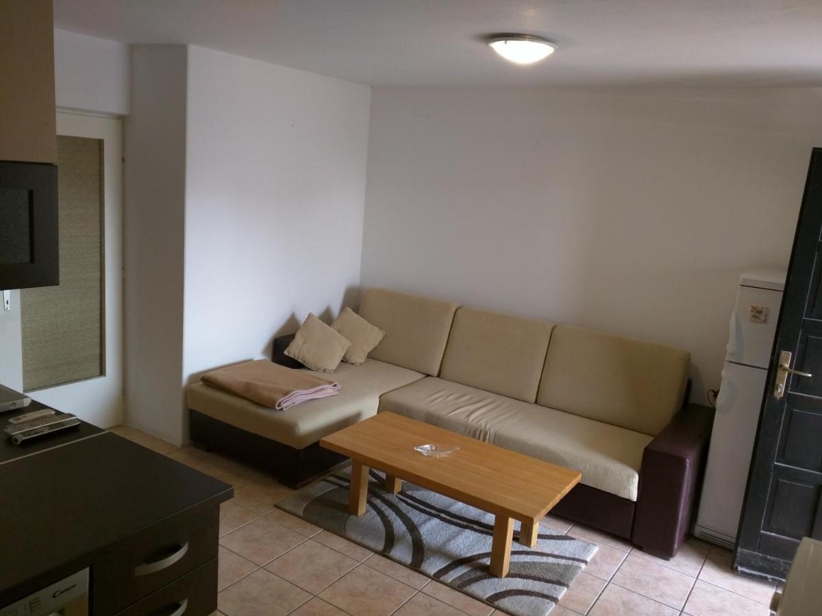 Sakoman Apartments Vir Exterior photo
