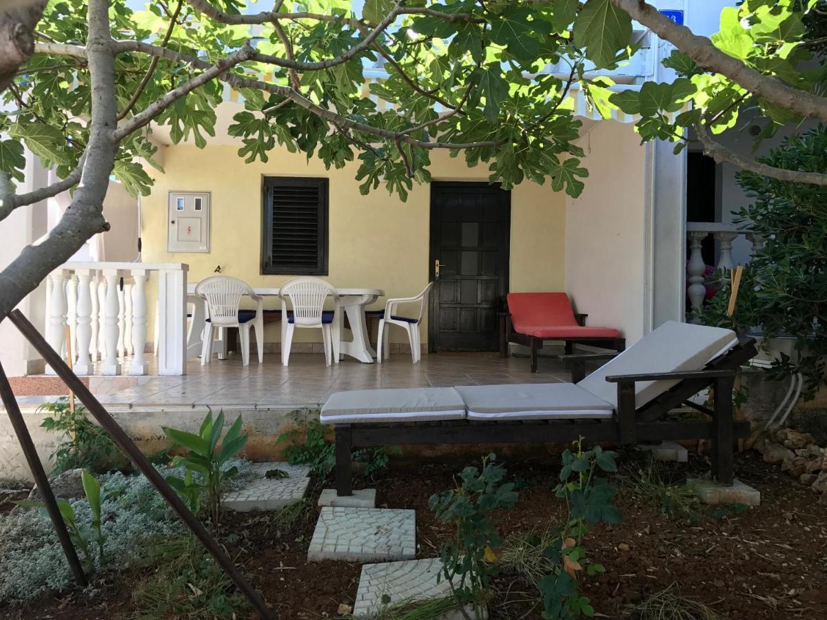 Sakoman Apartments Vir Exterior photo